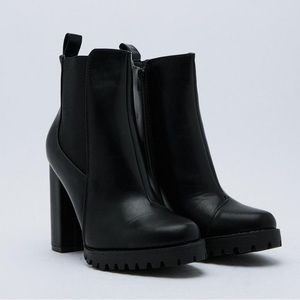 Nasty Gal Chunky Heeled Chelsea Boots Faux Leather Size US 7